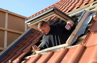Pose de fenêtres de toit Velux au Gué-de-Longroi